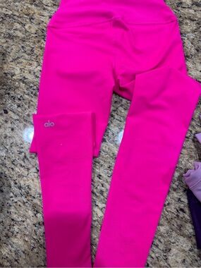 Alo Yoga High-Waist Airbrush Leggings in the vibrant Paradise Pink